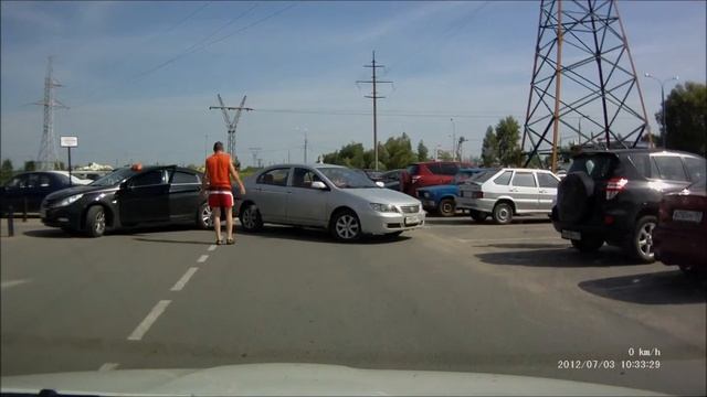 ДТП Серпухов ТЦ Б Класс смотреть онлайн