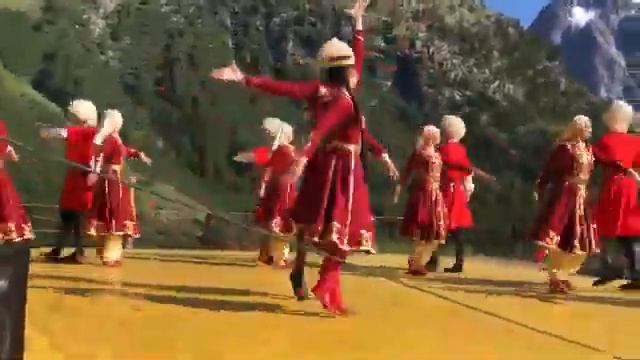 #Балкария танцевальный ансамбль! #Анжела #Жабоева #Эльбрус #Абезек смотреть онлайн