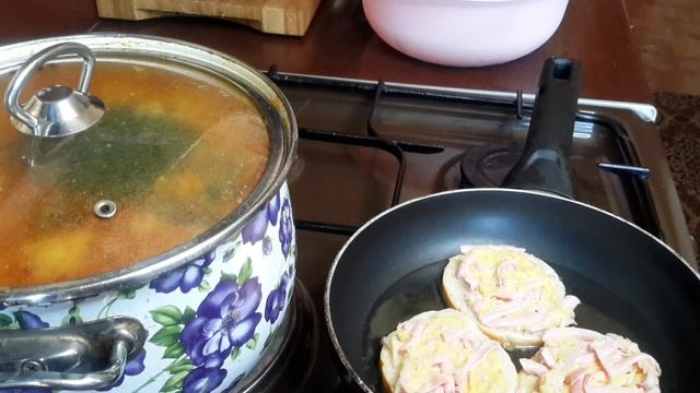 Отличные ГОРЯЧИЕ БУТЕРБРОДЫ с картошкой за 10 мин НА СКОВОРОДЕ. Исчезли со стола за пять минут? смотреть онлайн