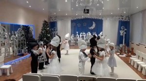 Вход на новогодний праздник, танец "Опа-опа, чики-чики"