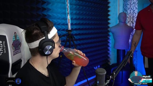 БУСТЕР ДАРИТ ПОДАРОК ИЛЮХЕ EXILE! ИЛЬЯ ПРИЕХАЛ К BUSTER! РАССКАЗЫВАЮТ ИСТОРИИ ИЗ ЖИЗНИ! смотреть онлайн