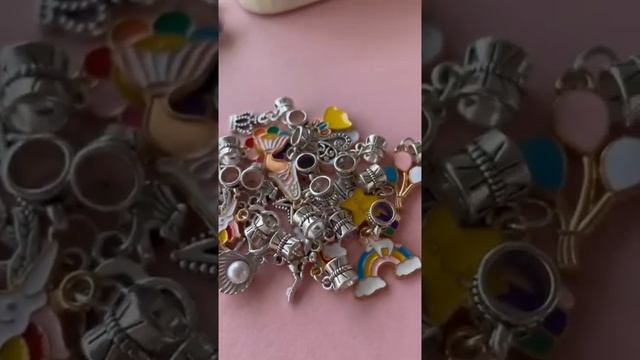 набор для творчества и создания браслетов в шкатулке детская бижутерия подарок для девочки Радуга смотреть онлайн