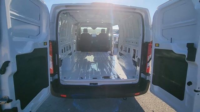 2023 Ford Transit 150 Base Cargo Van смотреть онлайн
