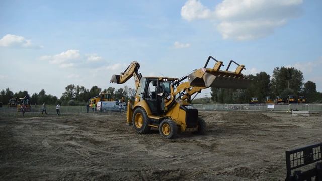 Gép Show, CAT 428F az ÉBSZ kiállításon, 2014., 140918-0131 смотреть онлайн