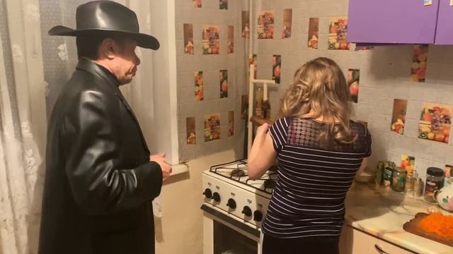 Монгол зажигают с Иришкой и готовят плов, пока Паша отсутствует! смотреть онлайн