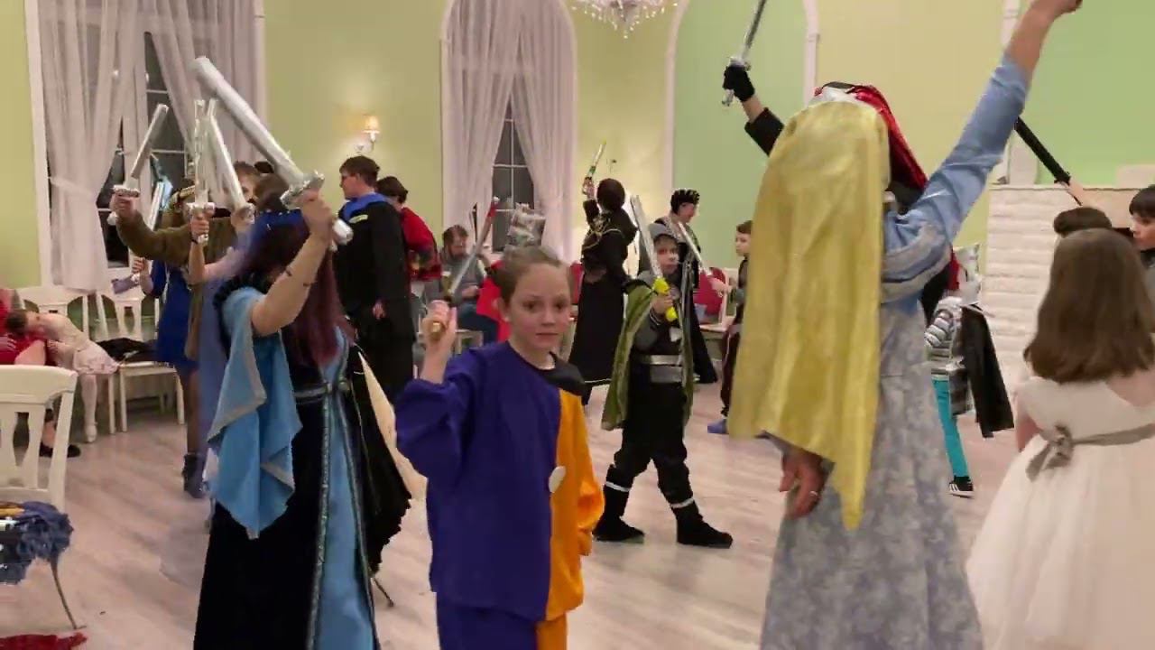 Рыцарский бал в семейном лагере в Абрамцево в 2021 году.