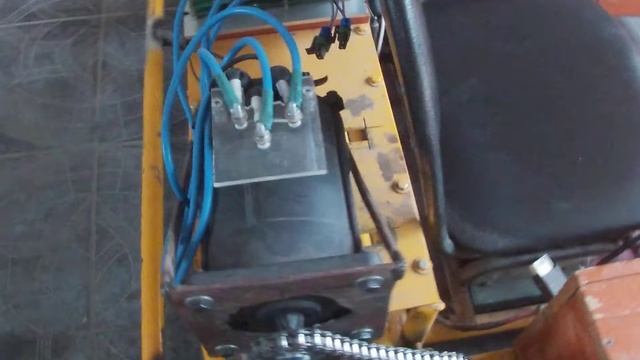 ШОК! Двигатель DA-90S проворачивает колеса одновременно два колеса на картингеШОК! Двигатель DA-90S смотреть онлайн