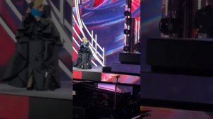 Лазарев вырвал у Кудрявцевой клок волос//eleven