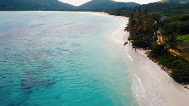 White Sand and Blue Waters, Flamenco Beach, Culebra, PR Drone shots смотреть онлайн