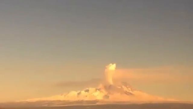 Two volcanoes in Indonesia and Japan covered everything with ash! Total evacuation! смотреть онлайн