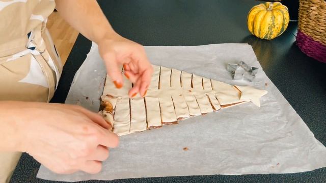 Ёлочка из слоёного теста с Нутеллой смотреть онлайн