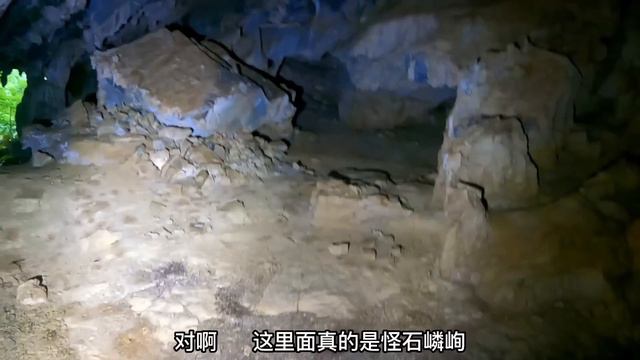 小伙探秘石家洞千人坟，密道内部惊现飞天棺材！洞内可怕神秘堡垒有什么秘密？#户外小北哥 смотреть онлайн