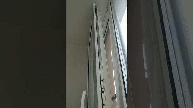Что делать, если заклинило ручку пластикового окна, и оно не закрывается.. смотреть онлайн