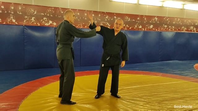 Захваты за руку сбоку. Джиу-джитсу. Темы для новичков 83. смотреть онлайн
