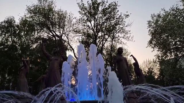 Свето-музыкальный фонтан "Семь девушек" (г. Уфа, Башкортостан) смотреть онлайн