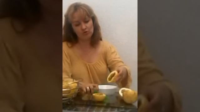 Тропические фрукты.Напиток из Мараку́йи.Маракуйя, (лат. Passiflora edulis) смотреть онлайн