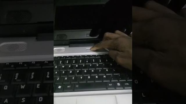 Toshiba satellitte laptop L500 coming on but no display need help смотреть онлайн