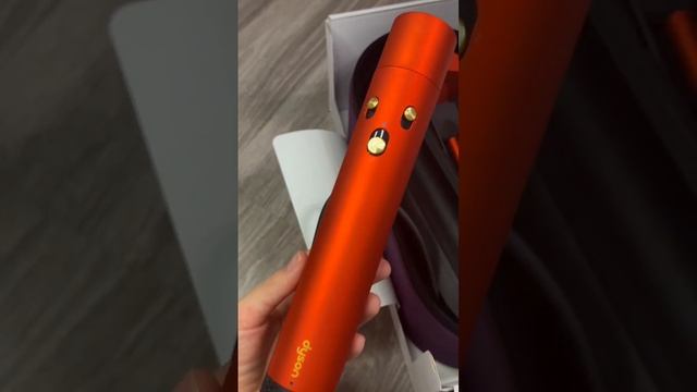 Цвет, который никого не оставит равнодушным❤️ новинка 2023 года #dysonairwrap #dyson смотреть онлайн