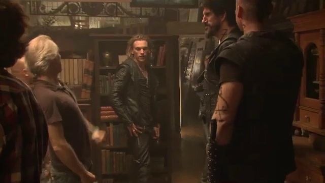 Training for The Mortal Instruments смотреть онлайн