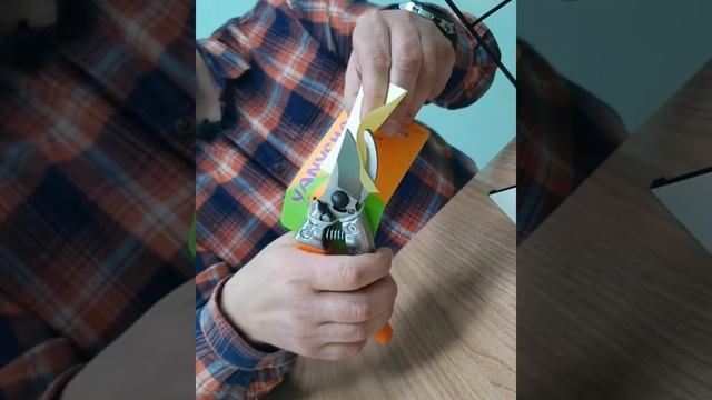 Секаторы и садовые ножницы.