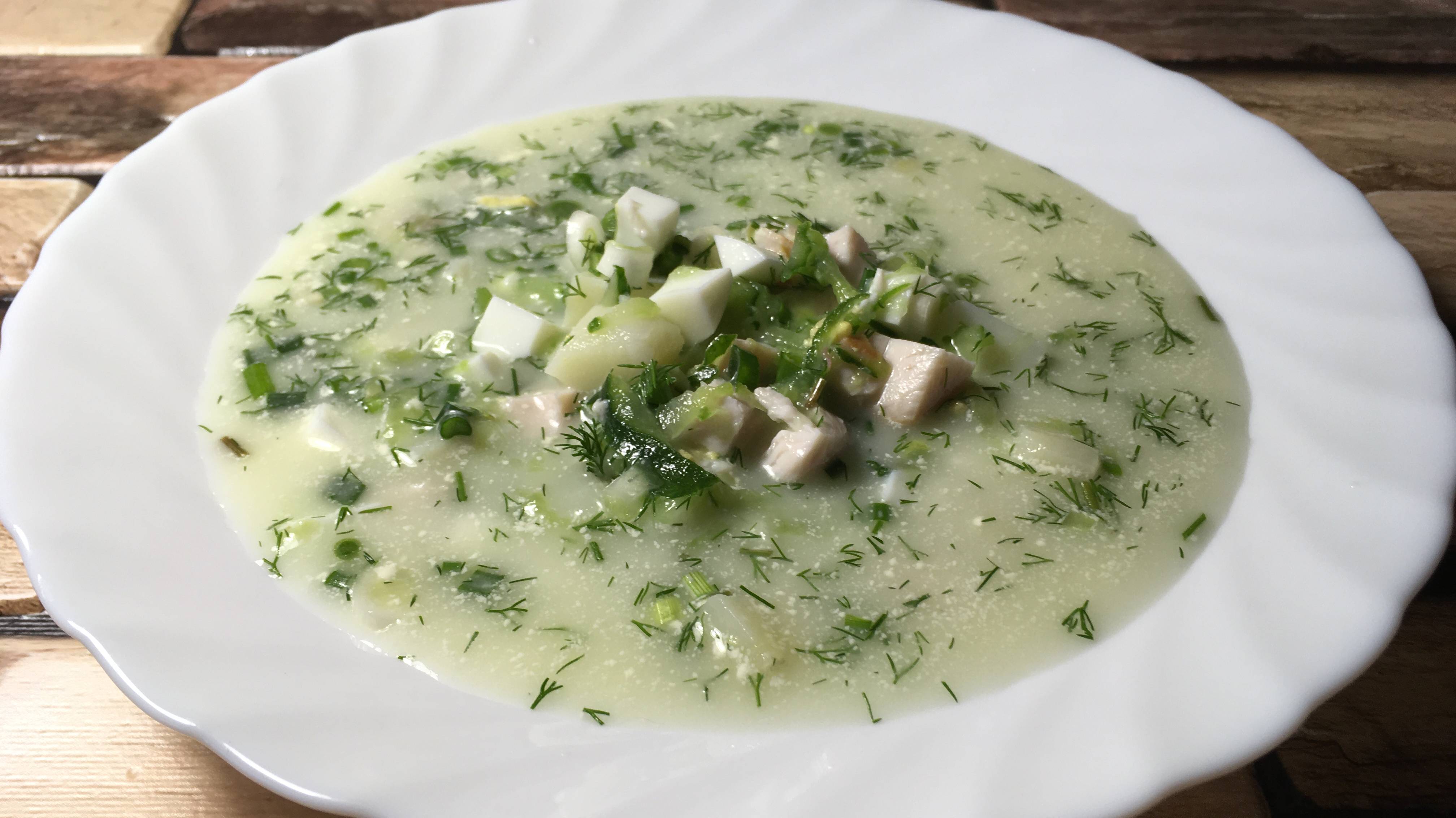 Окрошка на картофельном отваре с копченой курицей смотреть онлайн