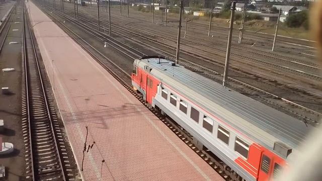 Отправка электрички ЭД9М [съёмка с моста] (09.08.17) смотреть онлайн