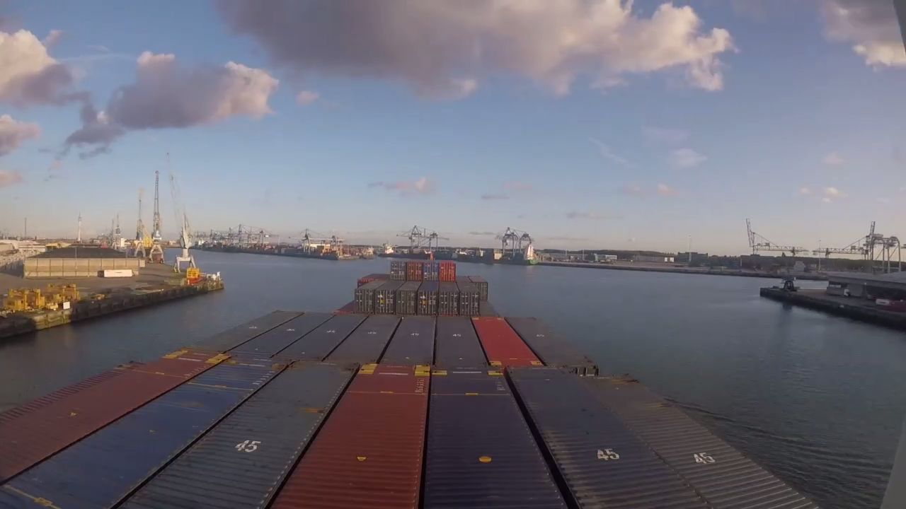 Заход судна в порт (таймлапс) смотреть онлайн