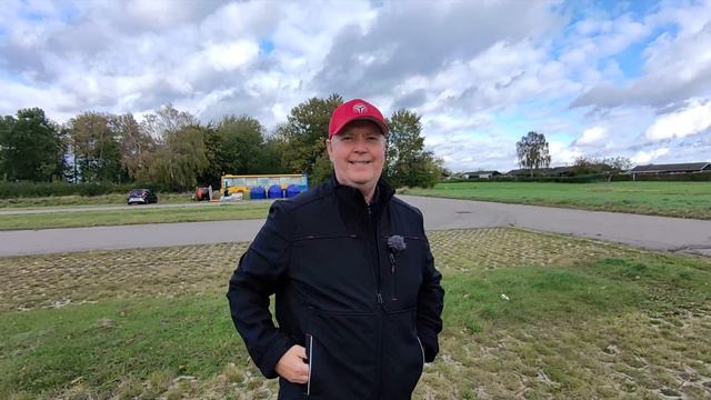 First Flight with HOVERAir X1 Pocket-Sized Self-Flying Camera Drone смотреть онлайн