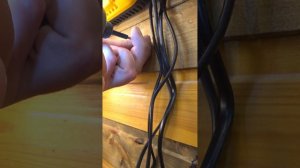Как повесить зарядки Makita на стену.