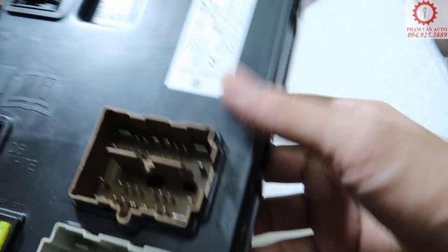 Hộp Cầu Chì Ford Transit | Dấu Hiệu Sắp Phải Thay T102| Phạm Văn Auto