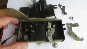 устройство замка задней двери Нива Шевроле