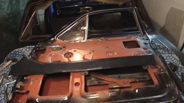 Как заменить стекло передней двери ГАЗ 24 смотреть онлайн