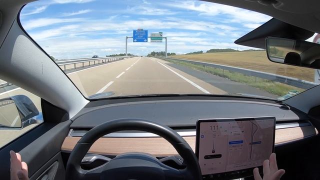 FSD ou pas FSD? Changement de file et la sortie de route automatique sur la Model 3 смотреть онлайн