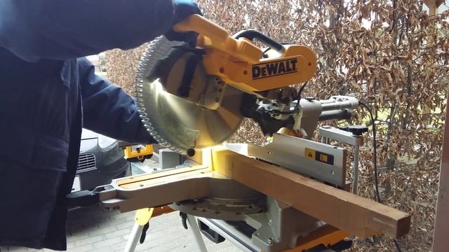 Dewalt DWS 780 - Nuten