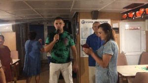 Все пошли в пляс, когда начал петь Ильнар Гильманшин на знаменитом теплоходе Чайка в Уфе
