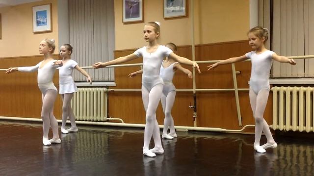 grand battement на середине смотреть онлайн