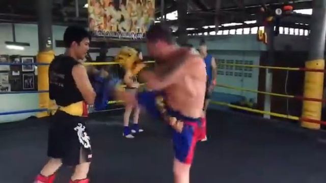 Самые быстрые ноги в муай тай. Very big speed foot in Muay Thai. OMg!!! смотреть онлайн