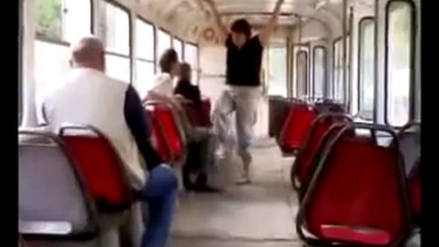 Нео в транвае)) хДДДДД смотреть онлайн