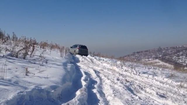 Subaru Tribeca B9 3.0 and Forester SF5 2.0 turbo in snow смотреть онлайн