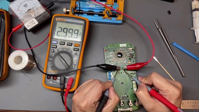 Repairing a Non-Powering Fluke 15B Multimeter смотреть онлайн