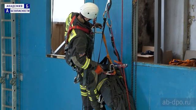 Занятие №97. Зависание пострадавшего на ручном зажиме при наличии ненагруженного СУ. смотреть онлайн