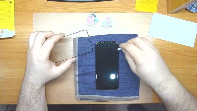 Как наклеить стекло на телефон в домашних условиях смотреть онлайн