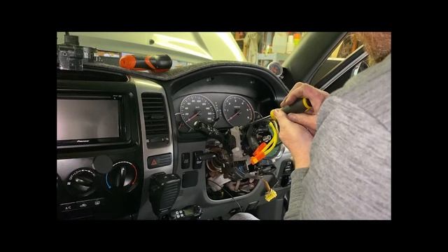 Replacing 2005 Prado Clock Spring due to AIRBAG dash light on | Tech & Tools смотреть онлайн
