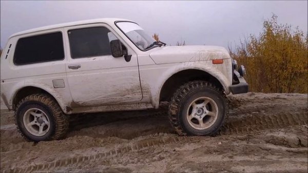 Тренеровочный заезд на ниве по песку.