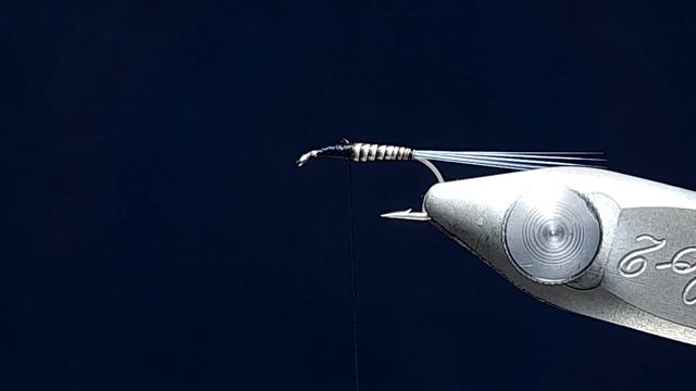 Fly tying a Dry fly Peacock Quill смотреть онлайн