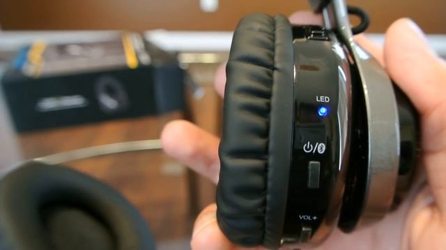 LUXA2 Lavi S Bluetooth Over-the-ear Headphone with 4 Watts duo speakers смотреть онлайн