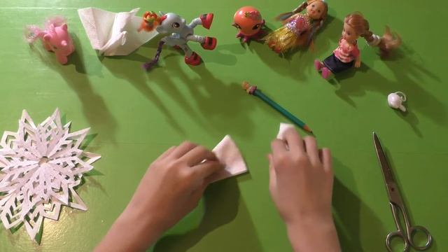 Лайфхак от Арины. Учимся своими руками делать снежинки. смотреть онлайн