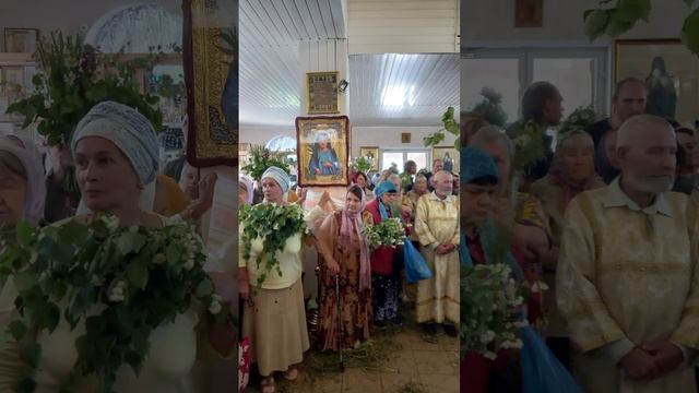Праздник Святой Троицы в Крестовоздвиженском храме г.Грязи, 4 июня 2023г. смотреть онлайн