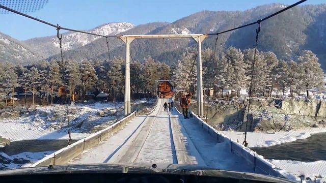 Въезд на мост через Катунь в Элекмонаре смотреть онлайн
