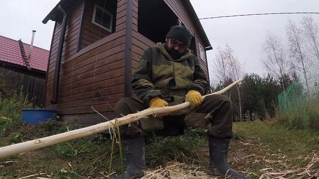 Деревня Соснино (сбор лапника, заготовка косовища, монтаж террасы) (часть 2) смотреть онлайн